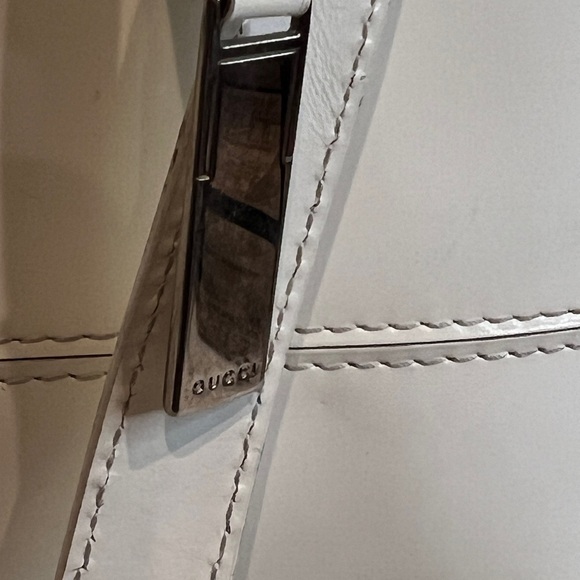 NEW ARRIVAL: GUCCI Patent Leather Off-White Tote Bag - Picture 3 of 13